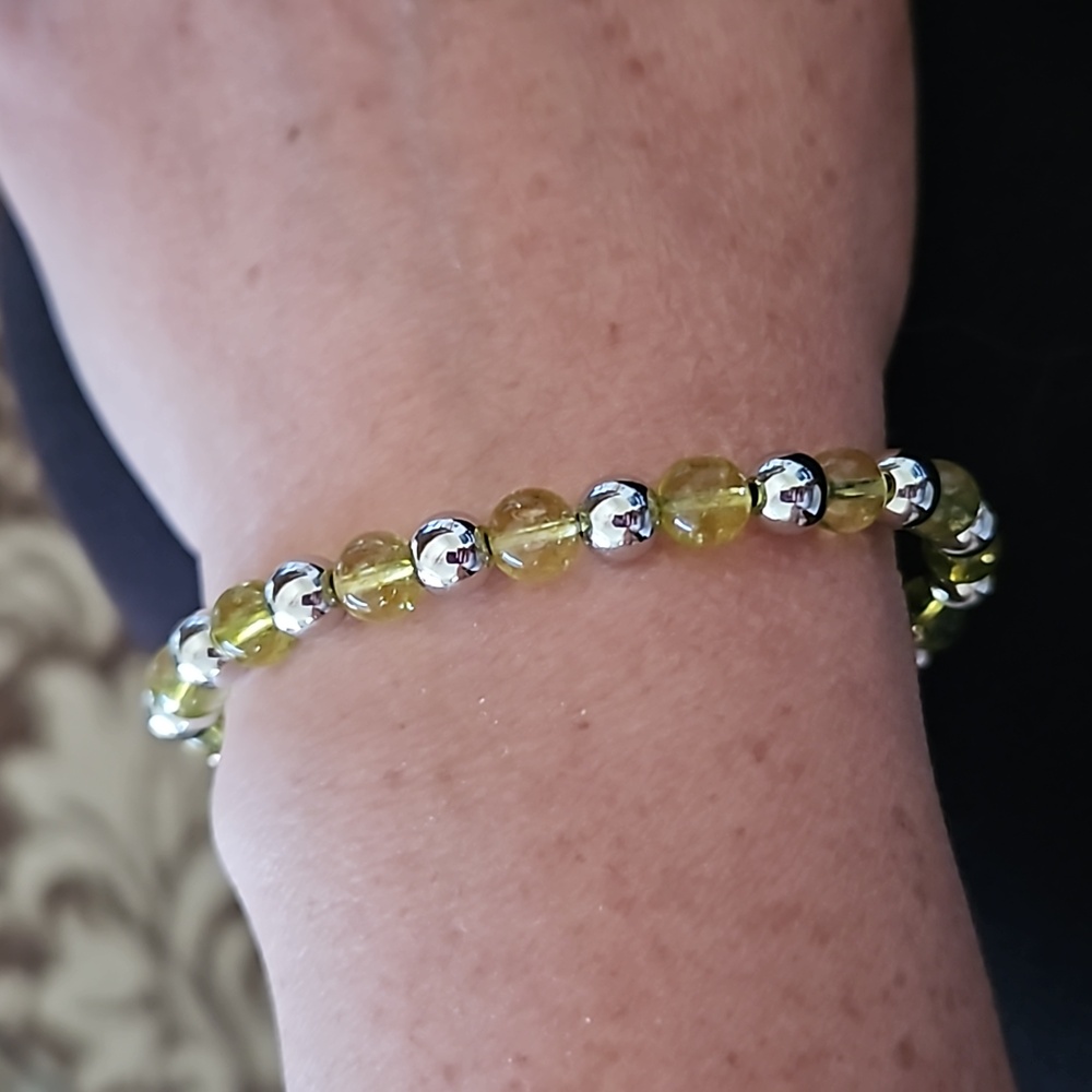 Peridot & silver beaded stretch bracelet